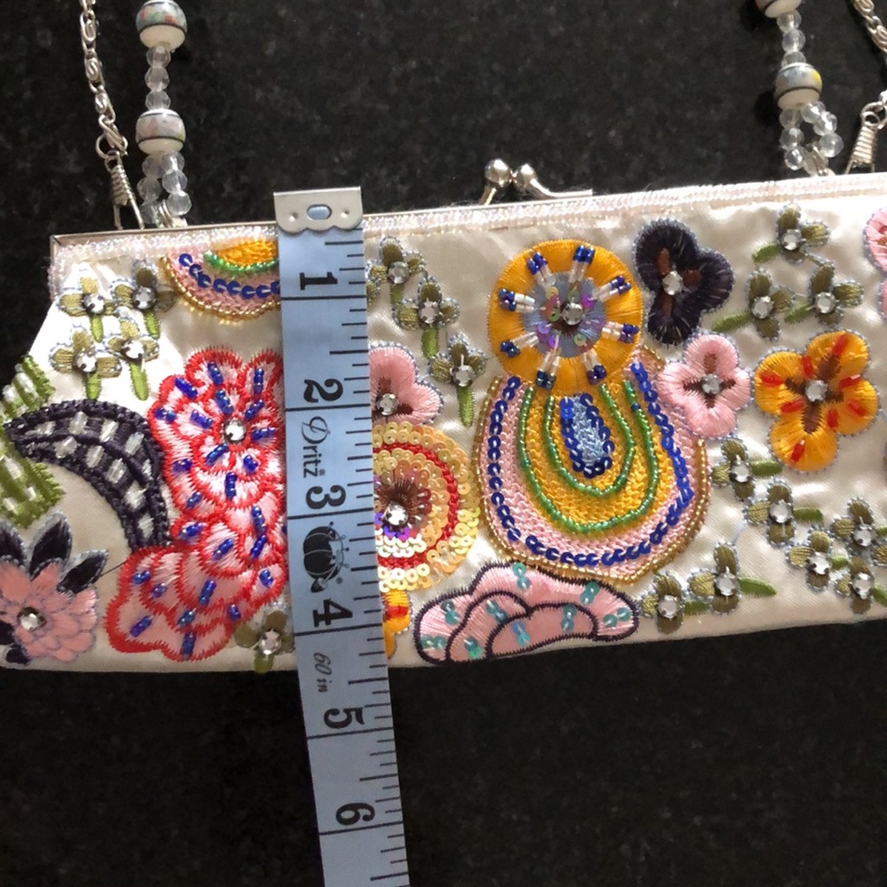 Beautiful Handbag - Picture 4 of 6